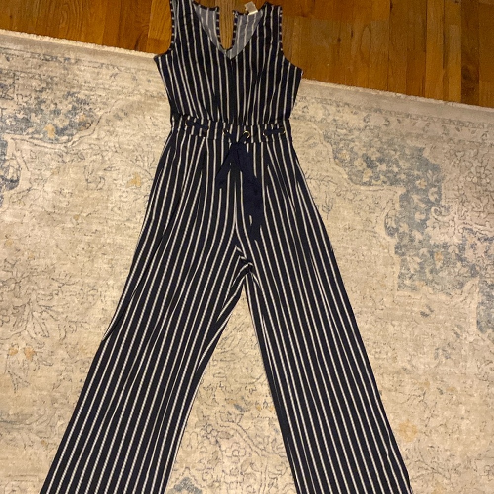 Full body jumper
Striped